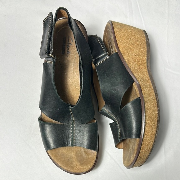 Clarks Black Leather Wedge Sandals with Cushioned Footbed Sz 7M - Picture 1 of 12